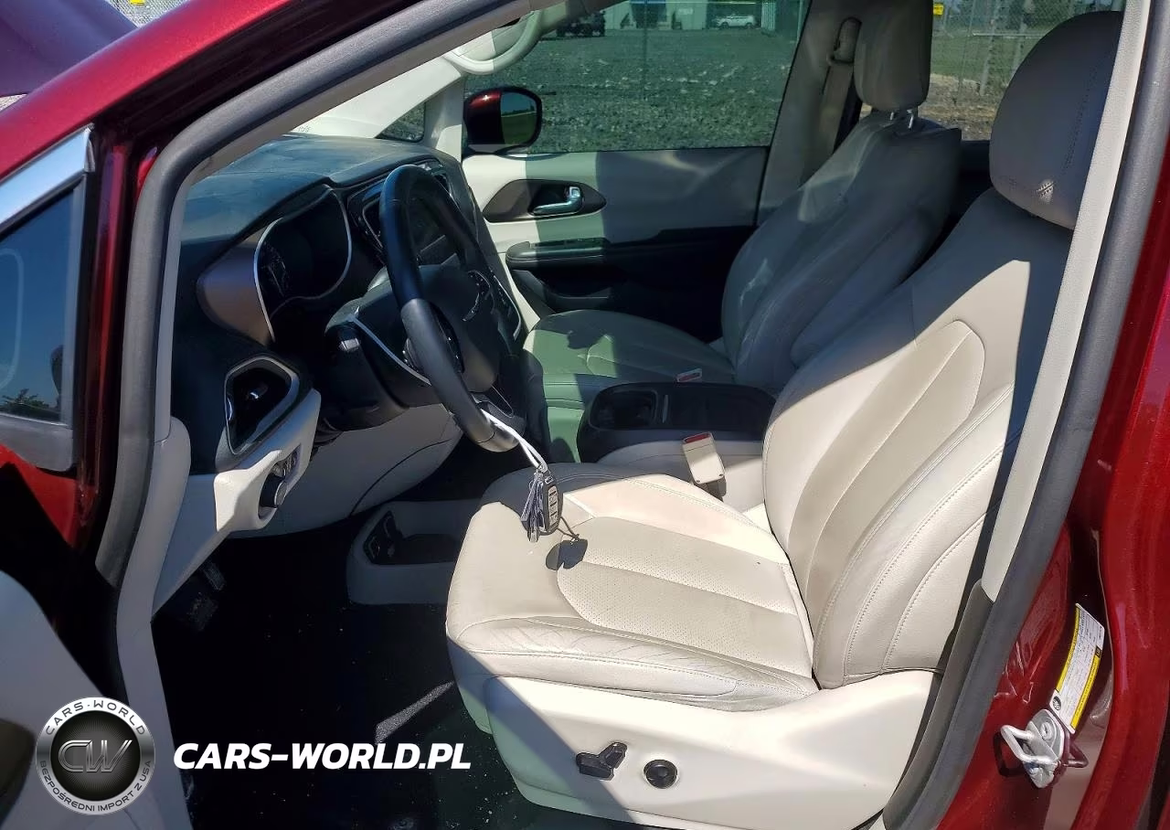 2018 Chrysler Pacifica Touring L VIN:2C4RC1BG5JR317276 - 7
