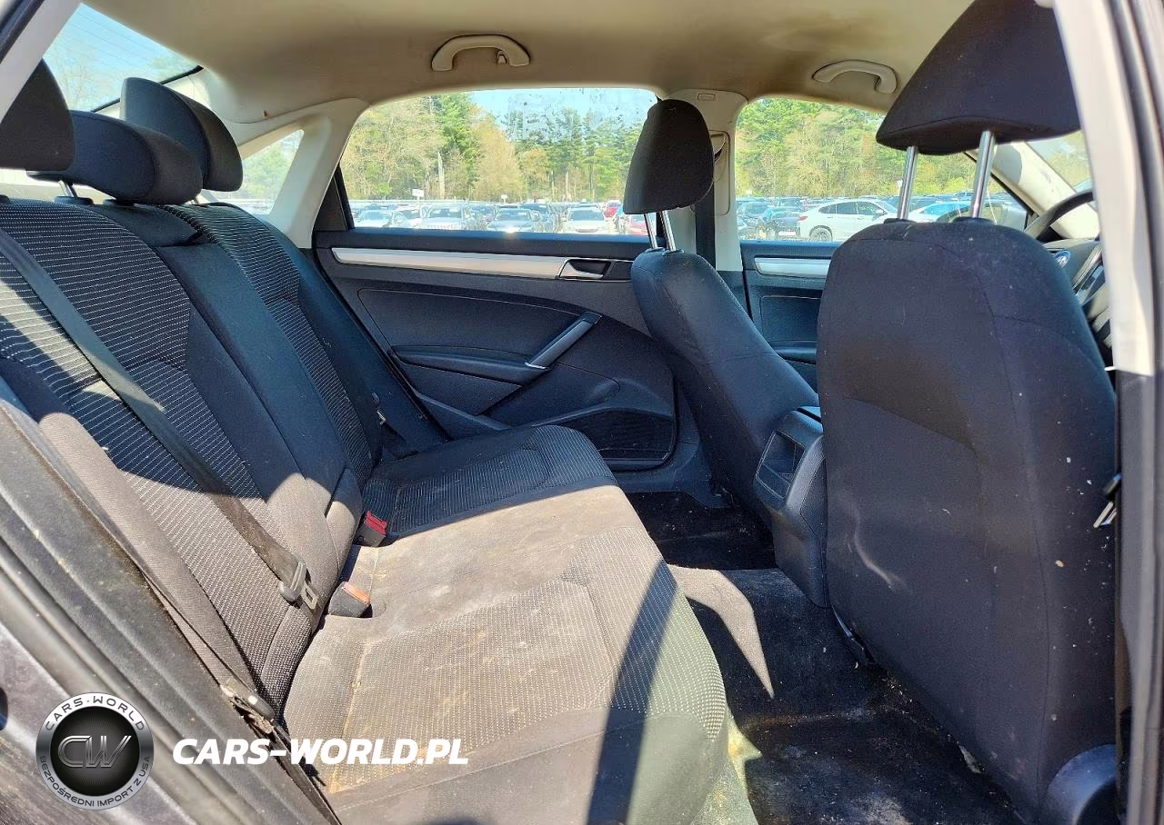 2018 Volkswagen Passat S VIN:1VWAA7A36JC000598 - 10