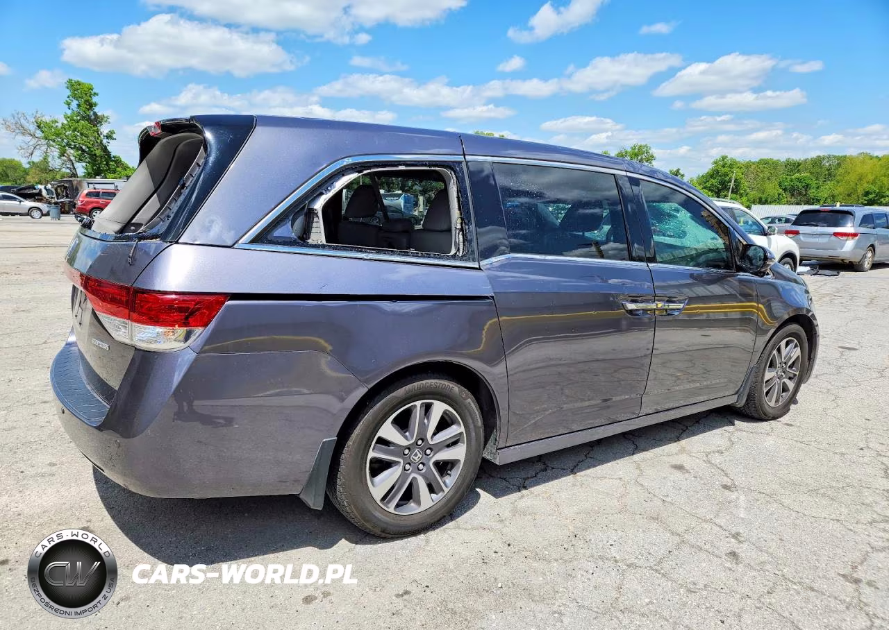 2015 Honda Odyssey Touring VIN:5FNRL5H94FB056631 - 3
