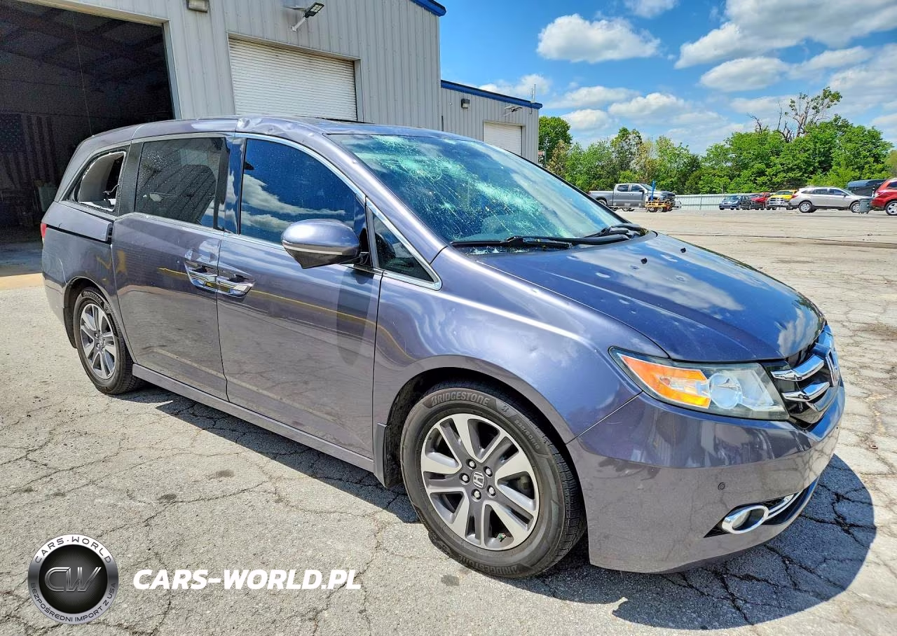 2015 Honda Odyssey Touring VIN:5FNRL5H94FB056631 - 4