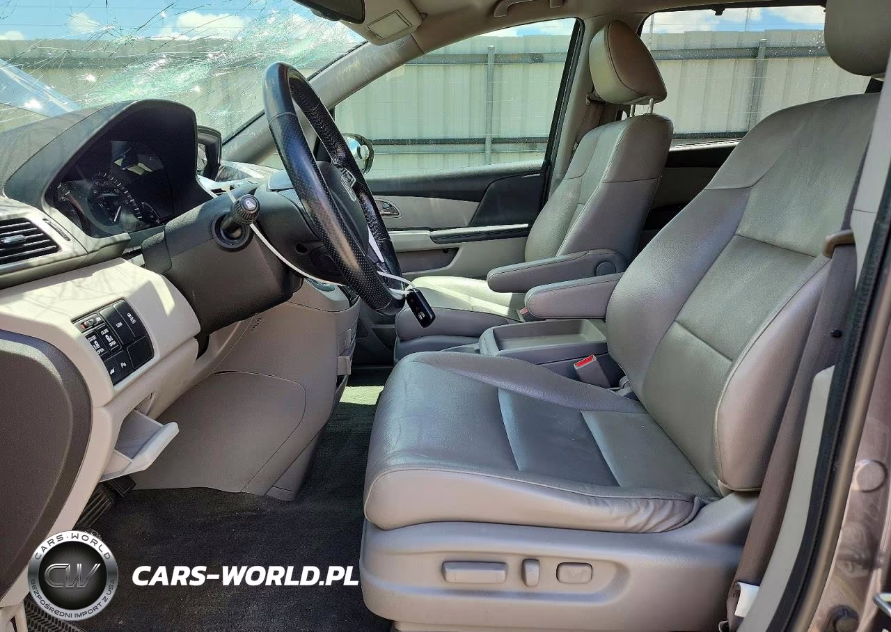 2015 Honda Odyssey Touring VIN:5FNRL5H94FB056631 - 7