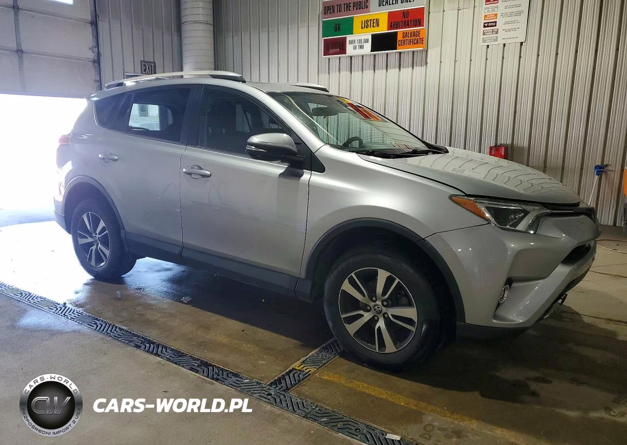 2018 Toyota Rav4 Xle VIN:2T3RFREV5JW793372 - 4