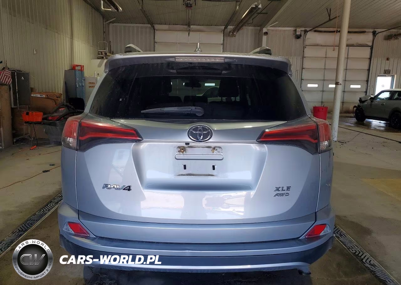 2018 Toyota Rav4 Xle VIN:2T3RFREV5JW793372 - 6