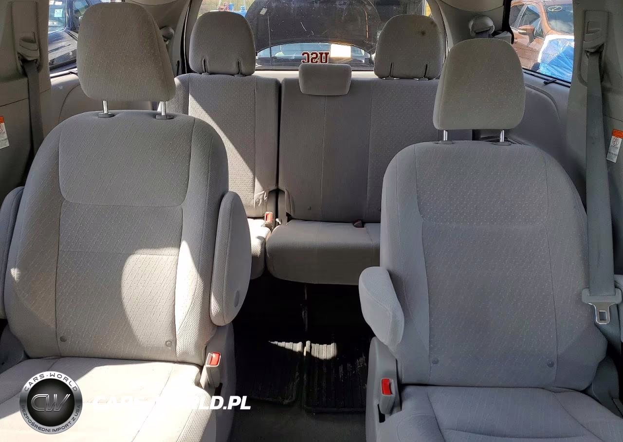 2018 Toyota Sienna 4X4 Le VIN:5TDJZ3DC5JS198881 - 10