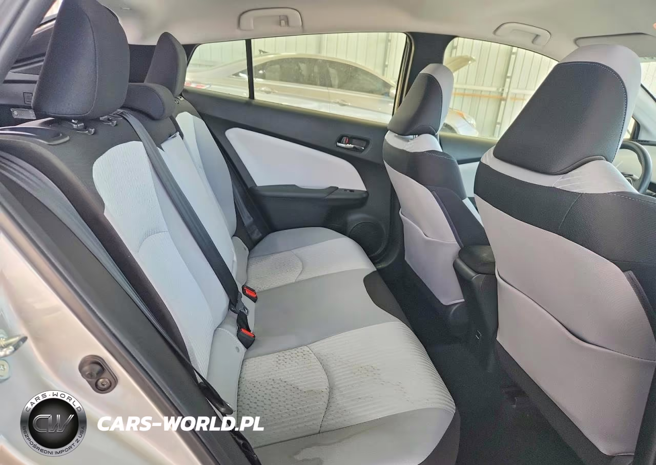 2018 Toyota Prius Two VIN:JTDKBRFU7J3598721 - 11