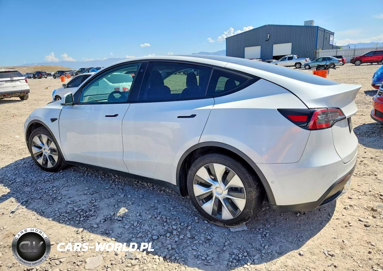 2021 Tesla Model Y VIN:5YJYGDEE3MF200775 - 2