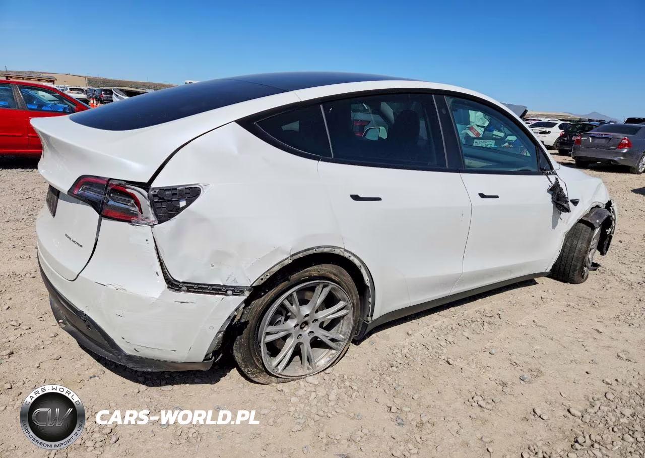 2021 Tesla Model Y VIN:5YJYGDEE3MF200775 - 3