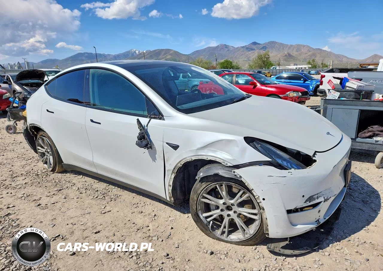 2021 Tesla Model Y VIN:5YJYGDEE3MF200775 - 4