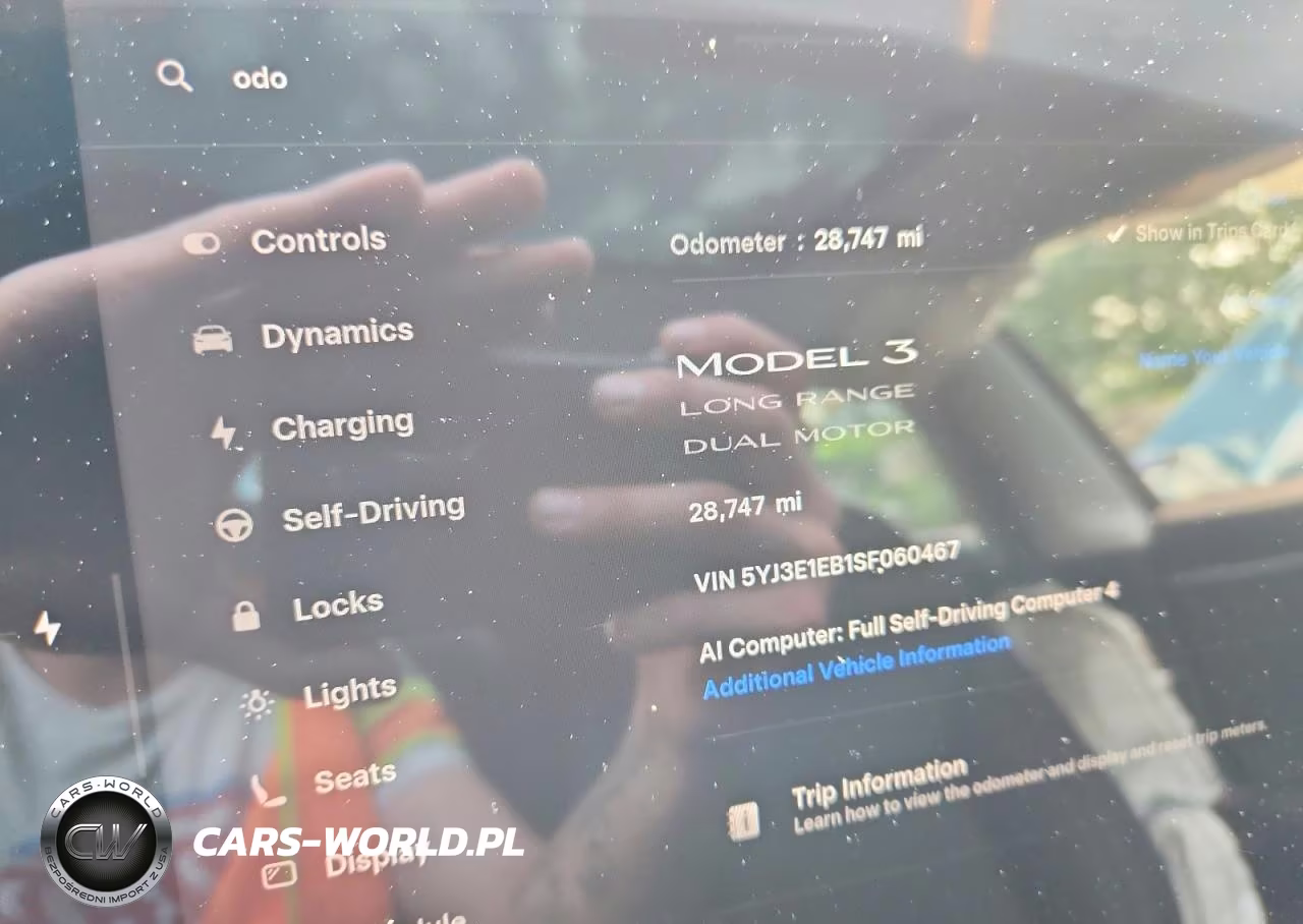 2025 Tesla Model 3 VIN:5YJ3E1EB1SF060467 - 9