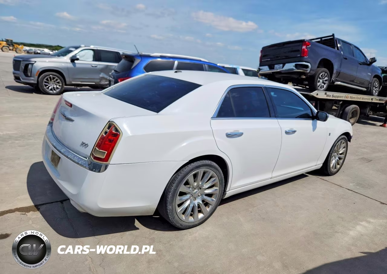 2013 Chrysler 300 VIN:2C3CCAAG8DH728161 - 3