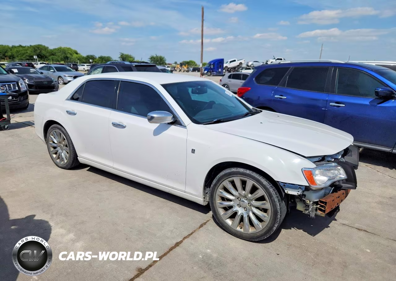 2013 Chrysler 300 VIN:2C3CCAAG8DH728161 - 4