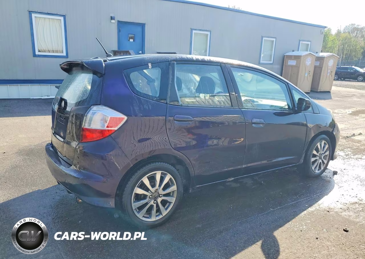 2013 Honda Fit Sport VIN:JHMGE8H52DC051341 - 3