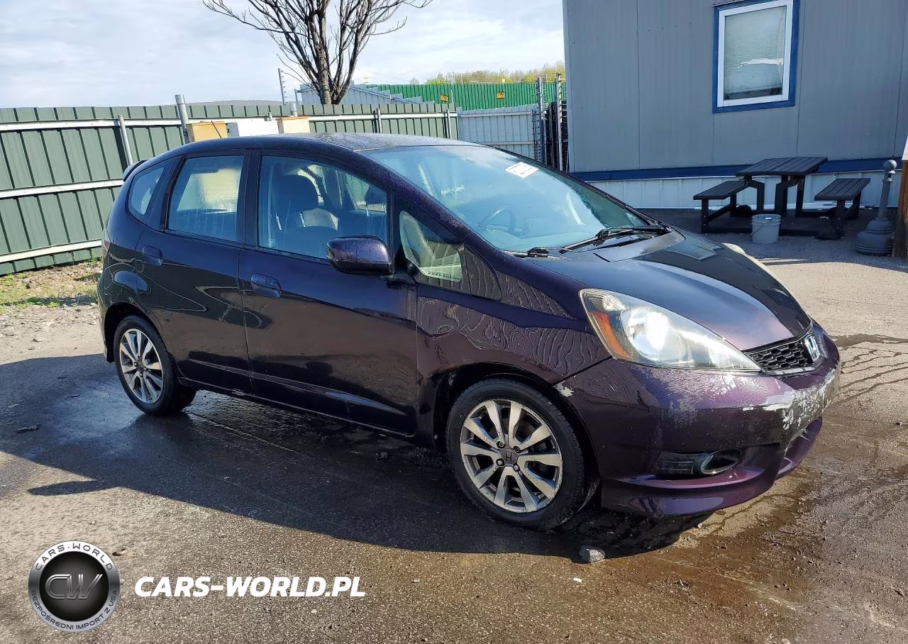 2013 Honda Fit Sport VIN:JHMGE8H52DC051341 - 4