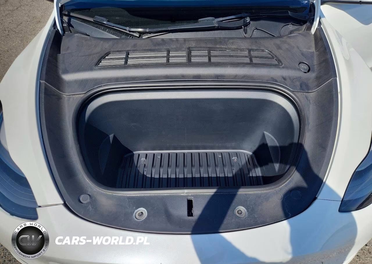 2021 Tesla Model Y VIN:5YJYGDEF6MF211598 - 11