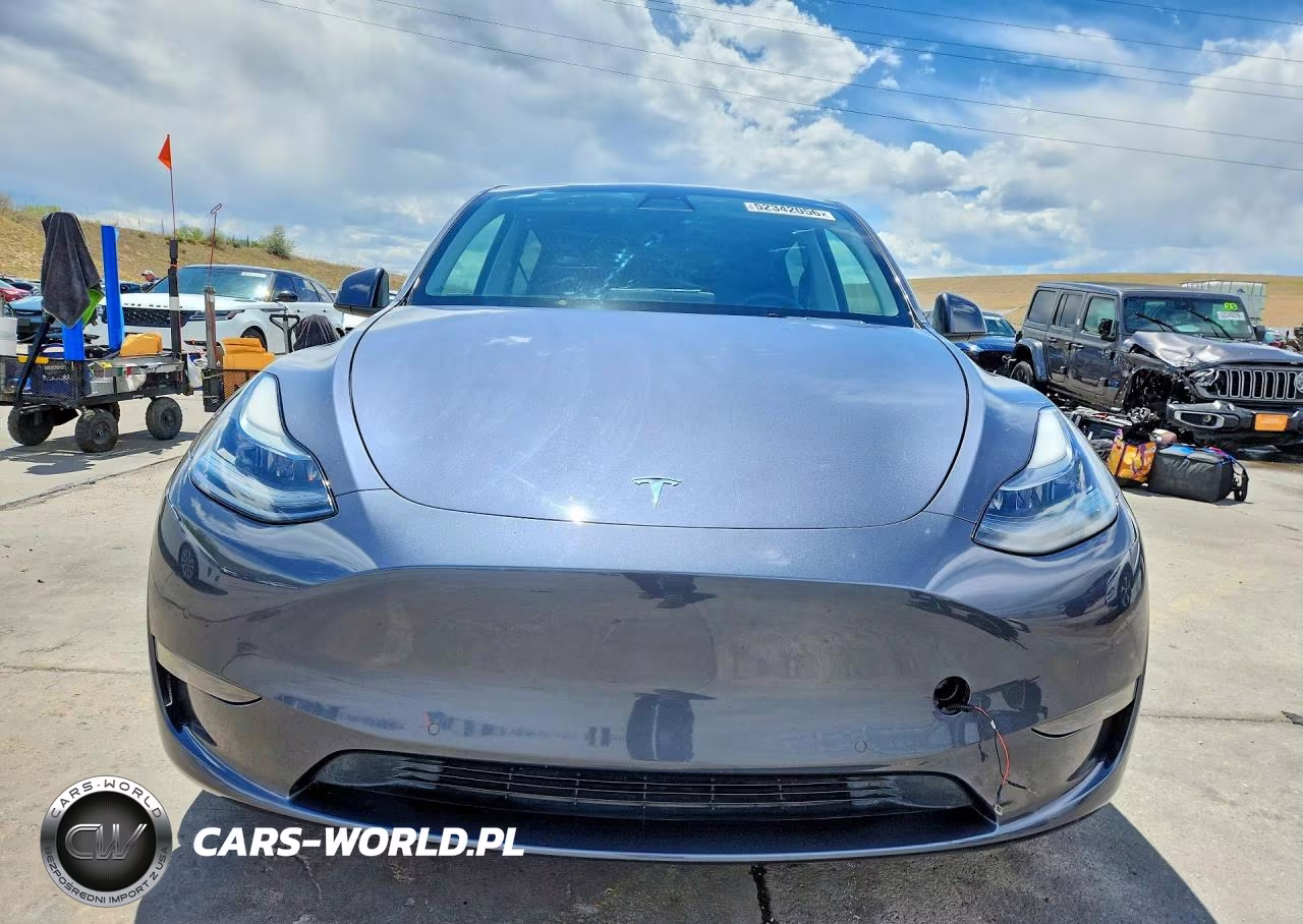 2022 Tesla Model Y VIN:7SAYGDEF9NF452401 - 5