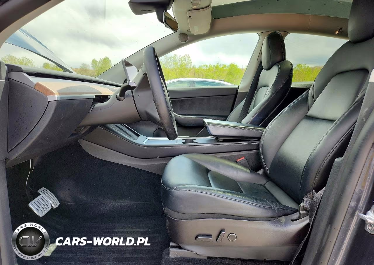 2022 Tesla Model Y VIN:7SAYGDEF9NF452401 - 7
