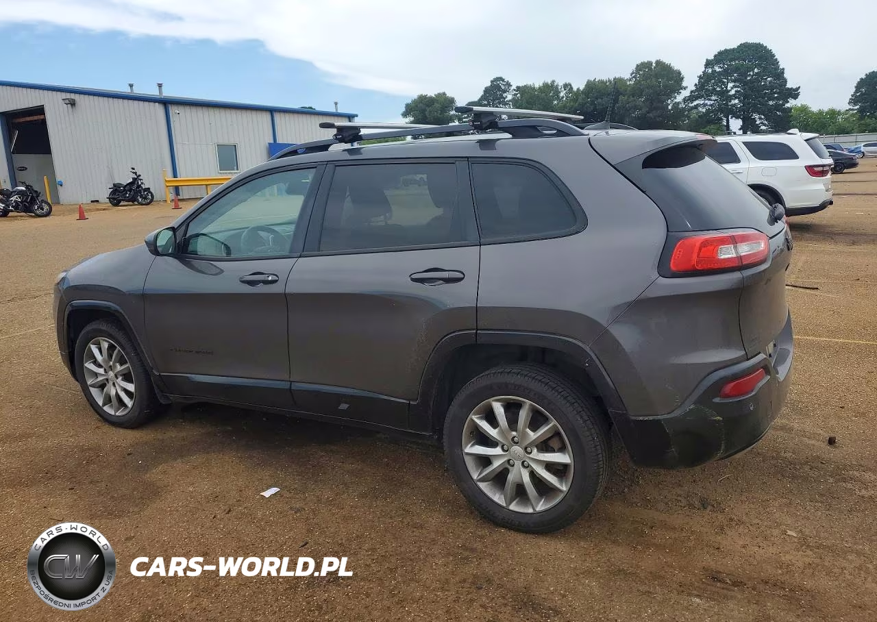 2018 Jeep Cherokee Latitude VIN:1C4PJLCX2JD590976 - 2