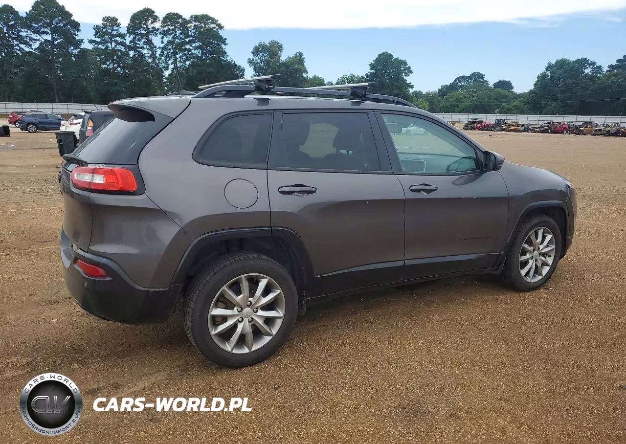 2018 Jeep Cherokee Latitude VIN:1C4PJLCX2JD590976 - 3