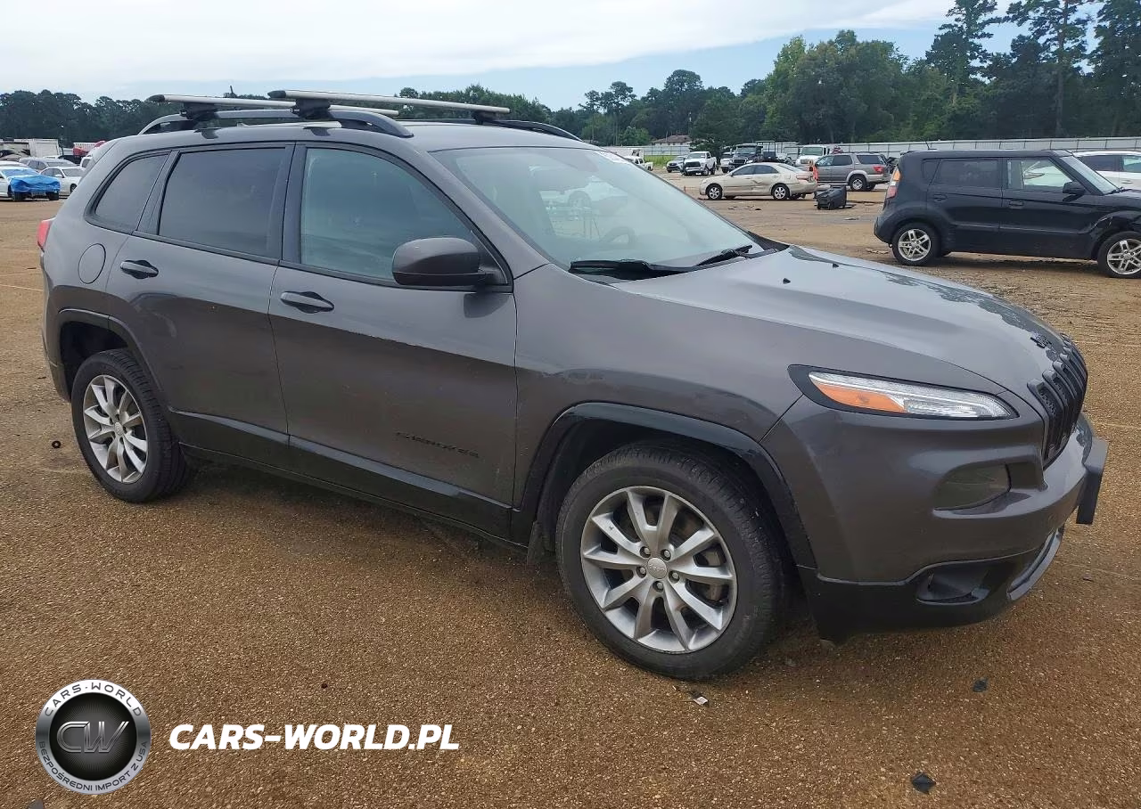 2018 Jeep Cherokee Latitude VIN:1C4PJLCX2JD590976 - 4