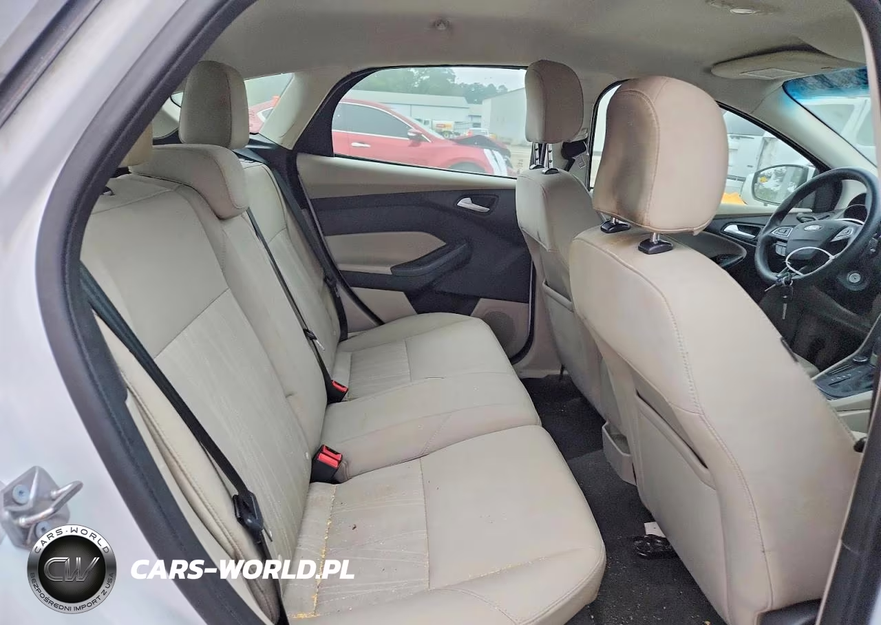 2016 Ford Focus Se VIN:1FADP3K20GL249698 - 10