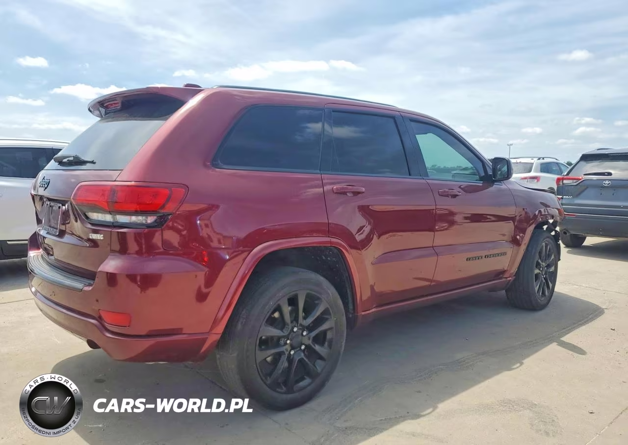 2018 Jeep Grand Cherokee Laredo VIN:1C4RJEAG9JC216619 - 3