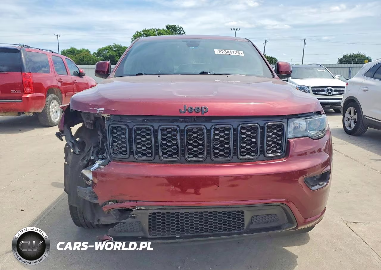 2018 Jeep Grand Cherokee Laredo VIN:1C4RJEAG9JC216619 - 5
