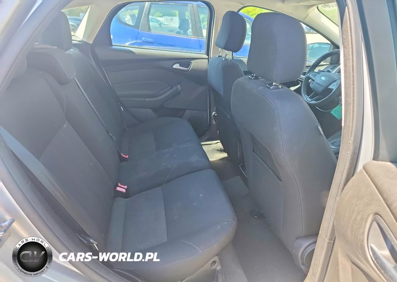 2016 Ford Focus Se VIN:1FADP3K23GL282954 - 10