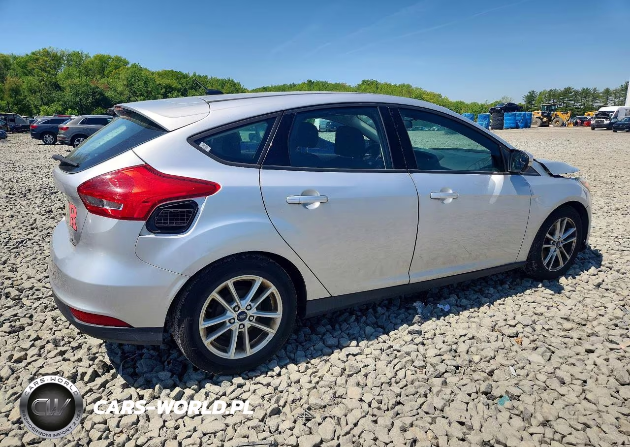 2016 Ford Focus Se VIN:1FADP3K23GL282954 - 3