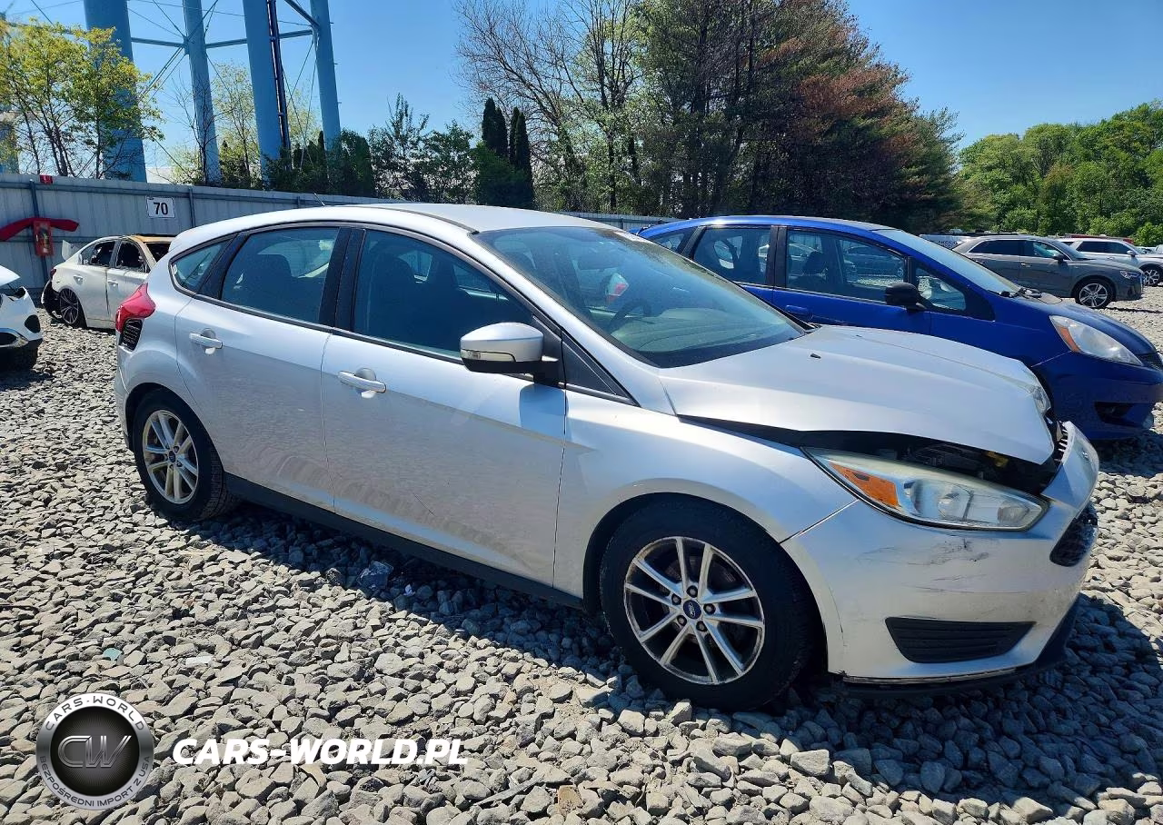 2016 Ford Focus Se VIN:1FADP3K23GL282954 - 4