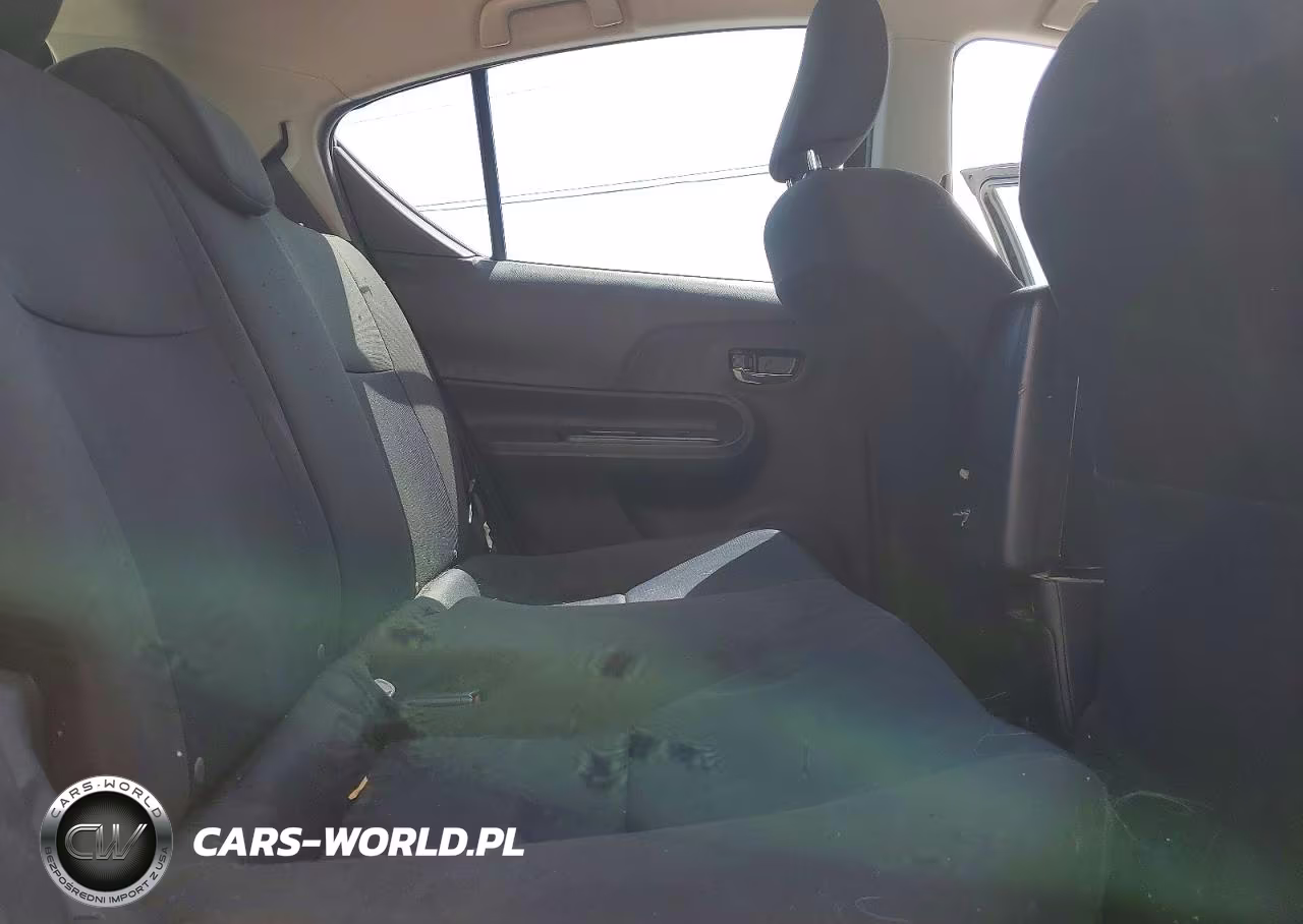 2015 Toyota Prius C Two VIN:JTDKDTB37F1105854 - 10