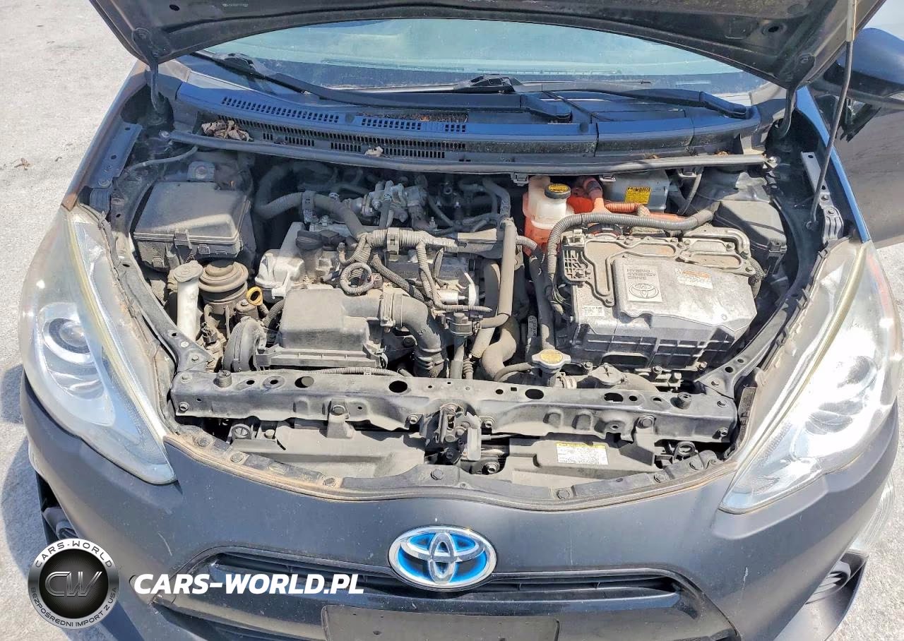 2015 Toyota Prius C Two VIN:JTDKDTB37F1105854 - 11