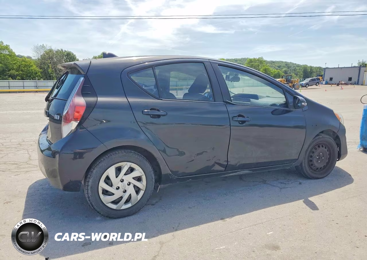 2015 Toyota Prius C Two VIN:JTDKDTB37F1105854 - 3