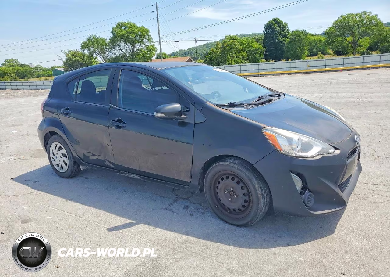 2015 Toyota Prius C Two VIN:JTDKDTB37F1105854 - 4
