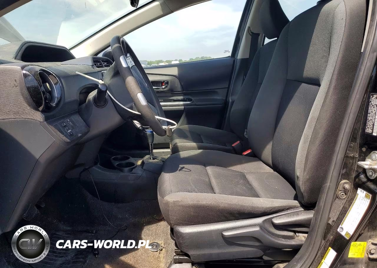 2015 Toyota Prius C Two VIN:JTDKDTB37F1105854 - 7