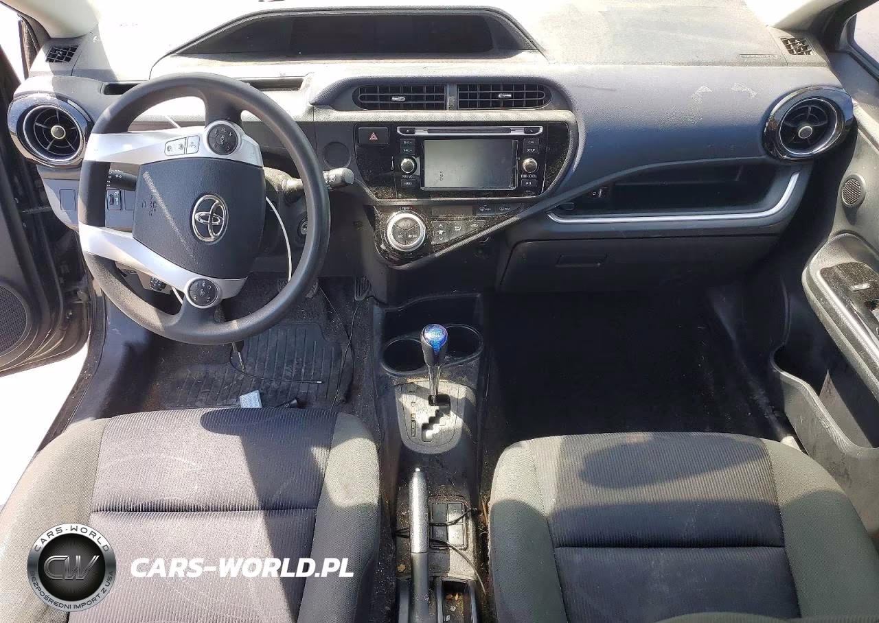 2015 Toyota Prius C Two VIN:JTDKDTB37F1105854 - 8