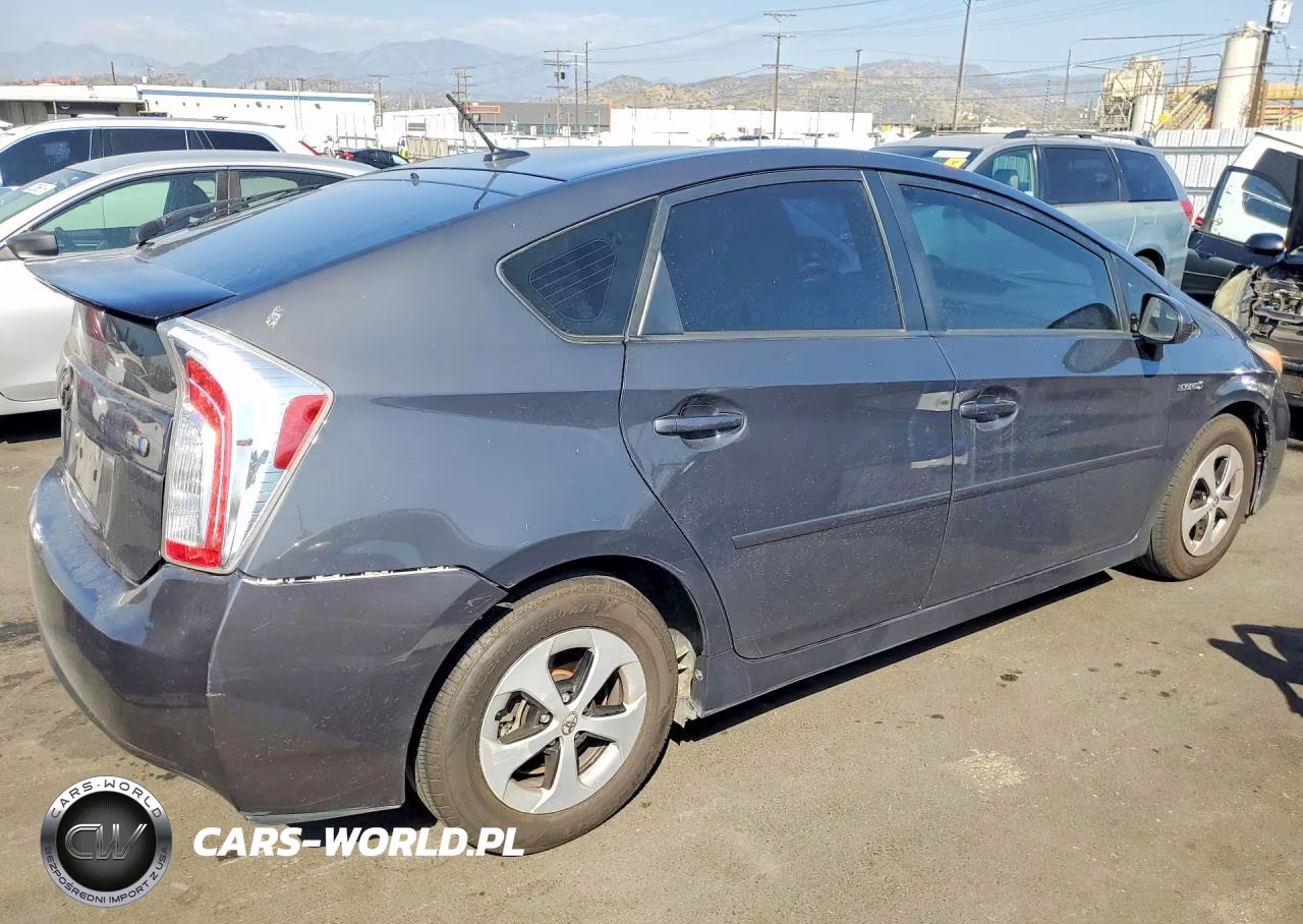 2015 Toyota Prius Three VIN:JTDKN3DU2F0431389 - 3