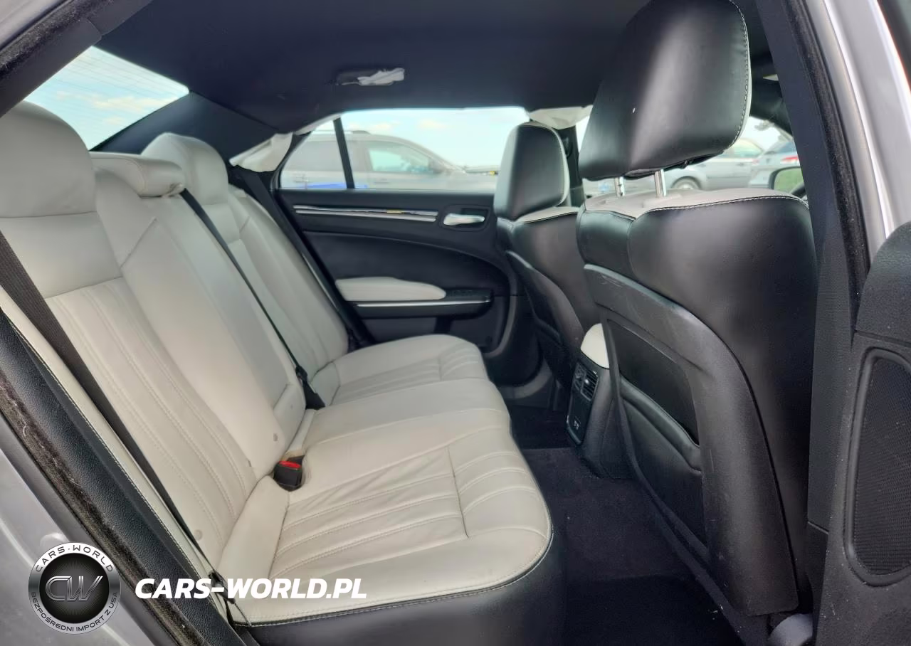 2018 Chrysler 300 S VIN:2C3CCABG4JH222577 - 10