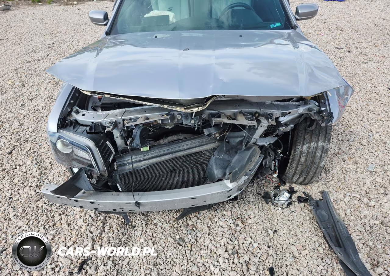 2018 Chrysler 300 S VIN:2C3CCABG4JH222577 - 11
