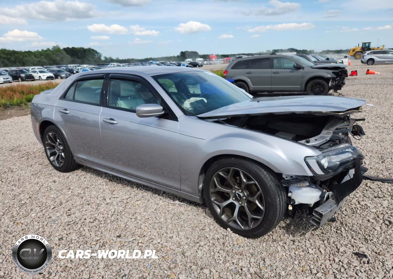 2018 Chrysler 300 S VIN:2C3CCABG4JH222577 - 4