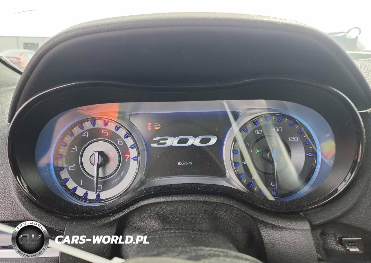2018 Chrysler 300 S VIN:2C3CCABG4JH222577 - 9