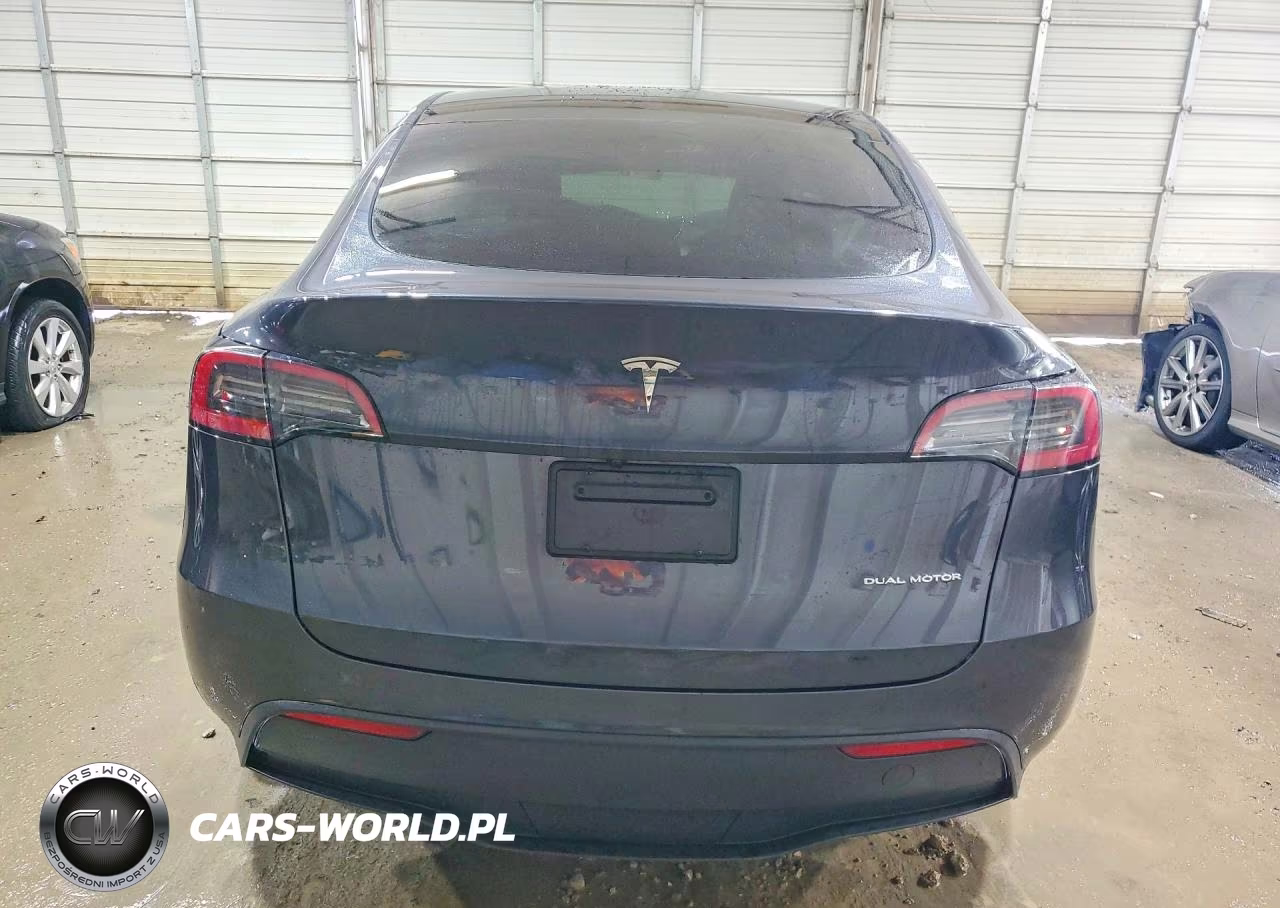 2025 Tesla Model Y VIN:7SAYGDEEXSA369916 - 6