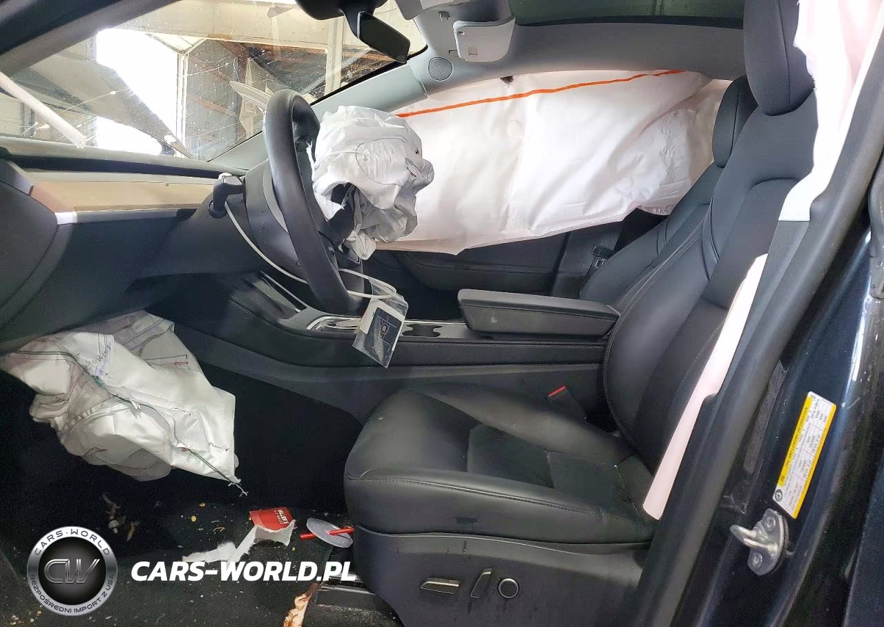 2025 Tesla Model Y VIN:7SAYGDEEXSA369916 - 7