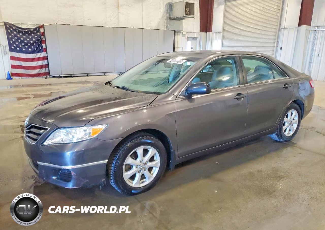 2011 Toyota Camry Le – zdjęcie 1 z 12