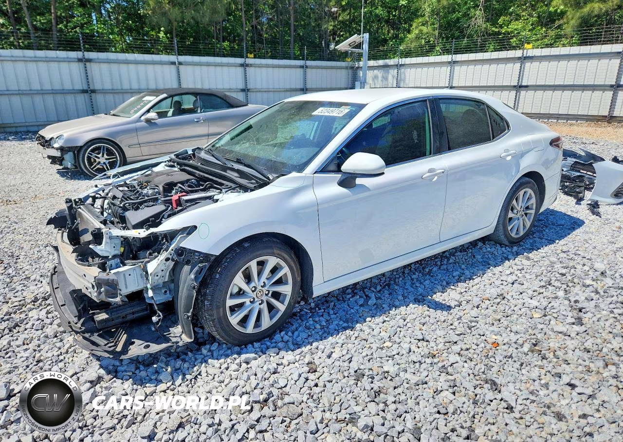 2022 Toyota Camry Le – zdjęcie 1 z 13