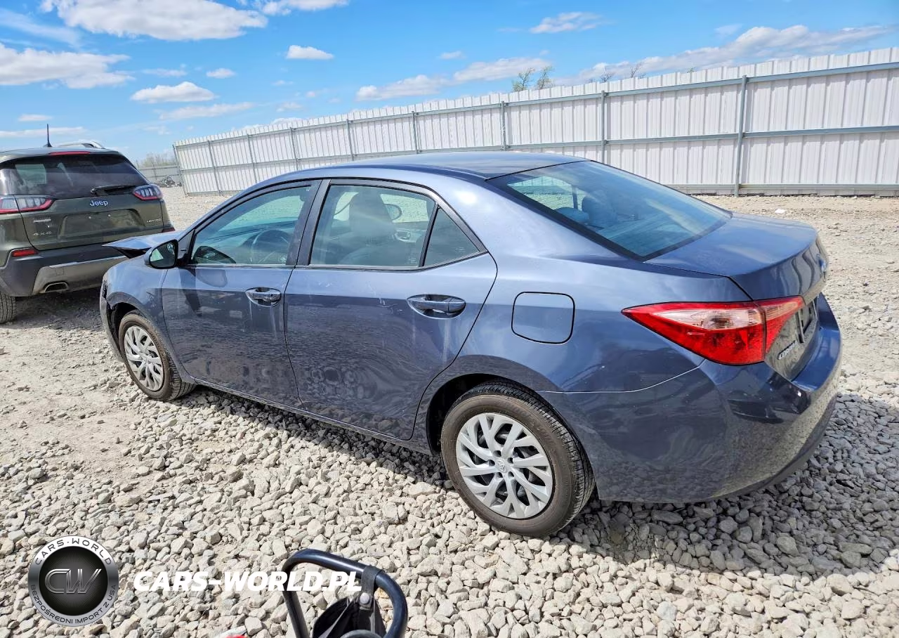 2017 Toyota Corolla-Le VIN:5YFBURHE9HP688955 - 2