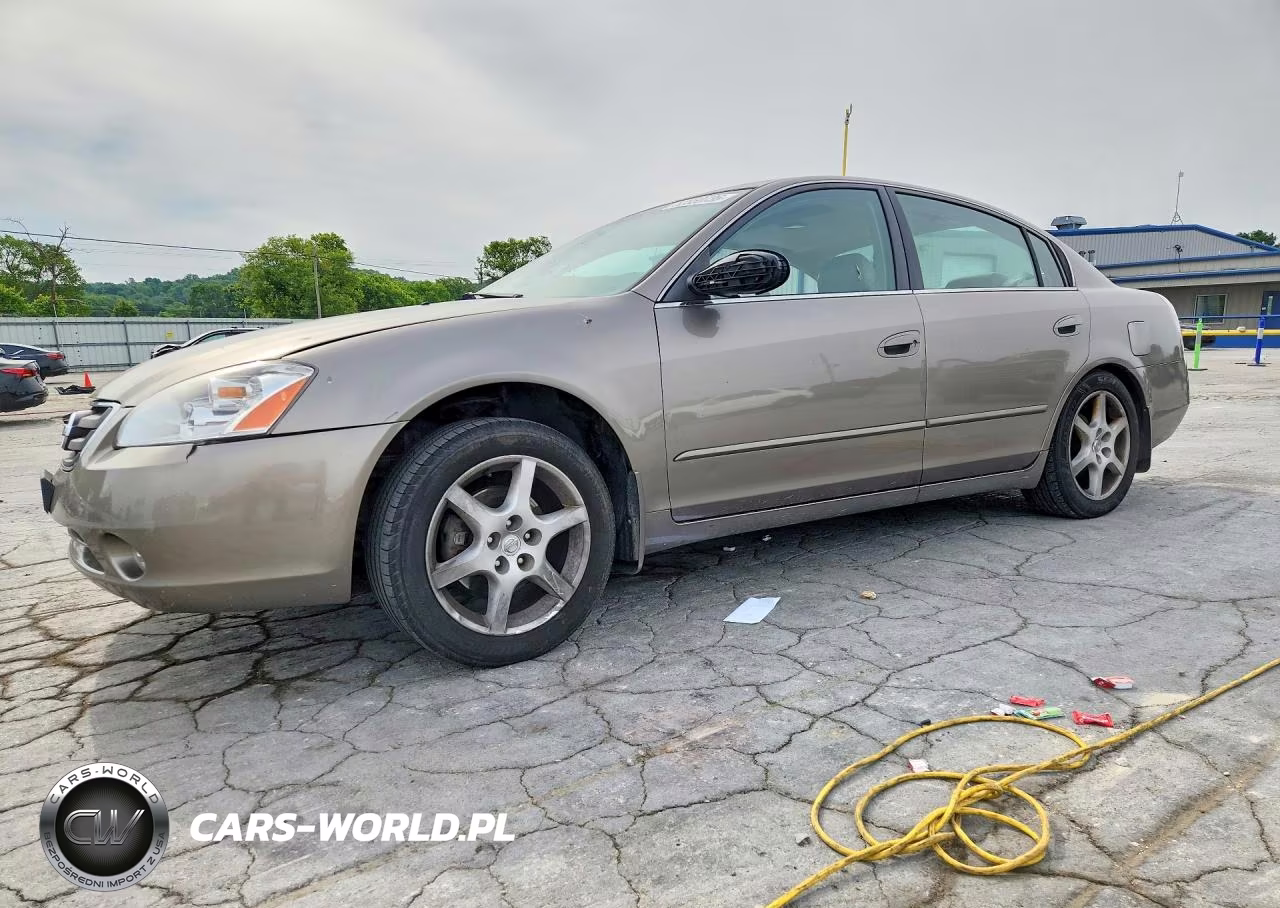 2004 Nissan Alitma