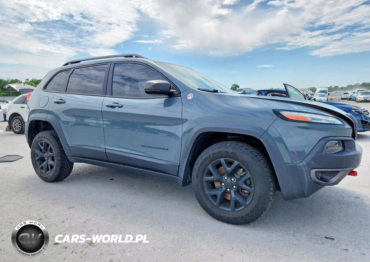 2015 Jeep Cherokee Trailhawk VIN:1C4PJMBS3FW609946 - 4