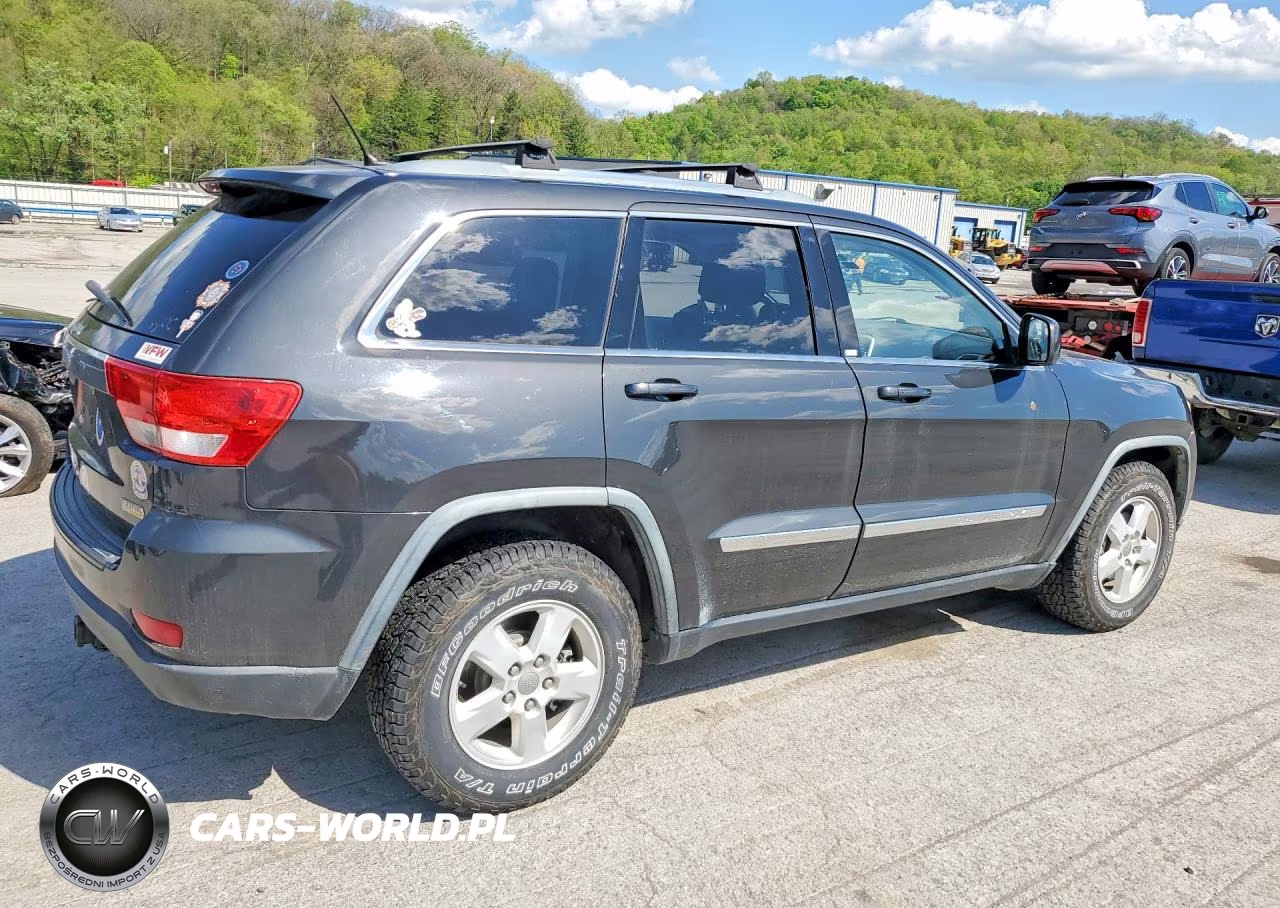 2011 Jeep Grand Cherokee Laredo VIN:1J4RR4GG0BC546171 - 3