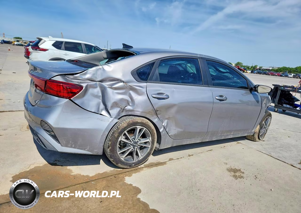 2023 Kia Forte Lxs VIN:3KPF24AD3PE606455 - 3