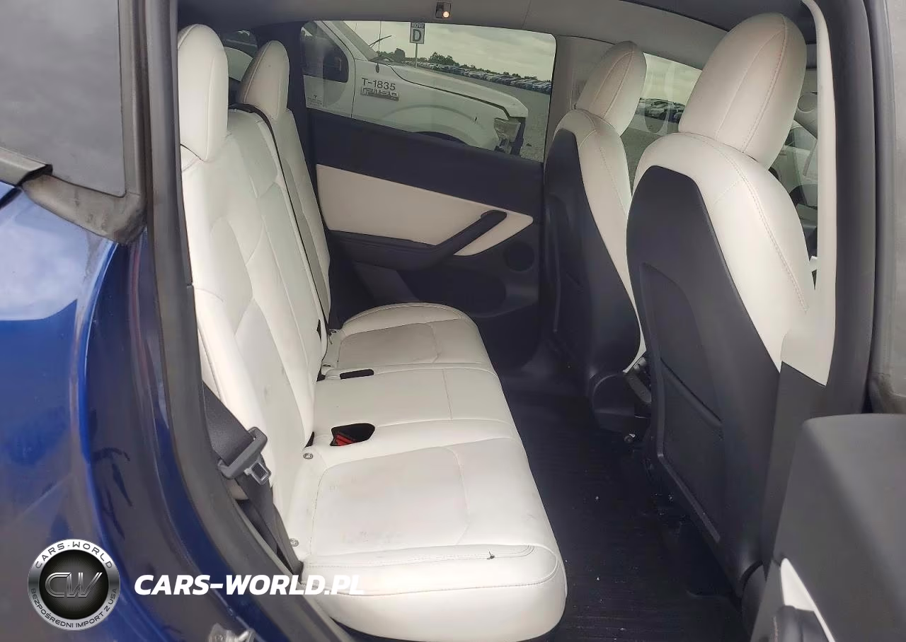 2022 Tesla Model Y VIN:7SAYGDEE3NF443510 - 10